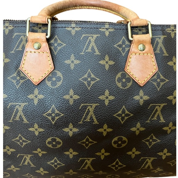 Authentic Louis Vuitton Speedy 40 in Monogram with generic twilly - Picture 7 of 17
